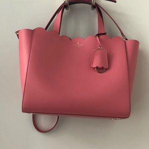 NWOT Kate Spade “Lily” large scalloped leather purse